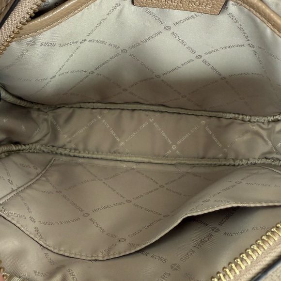 MICHAEL KORS Fulton Crossbody Bag in Pebbled Leather. Great Pre-❤️ Condition - Picture 10 of 10